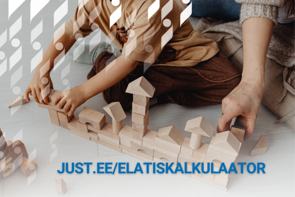 laps mängib klotsidega