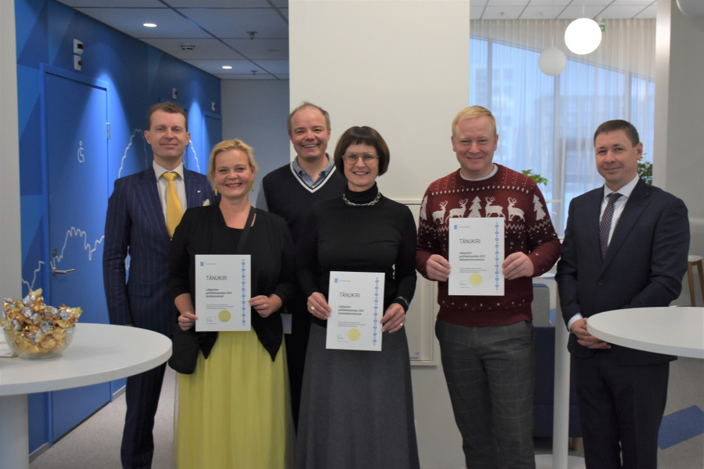 Kõige eeskujulikumate lobikohtumistest teavitajate esindajad keskkonnaameti peadirektori asetäitja Erik Kosenkranius ja nõunik Anu Põrk, sotsiaalministeeriumi kantsler Maarjo Mändmaa, sotsiaalkaitseminister Signe Riisalo, rahandusminister Mart Võrklaev ko